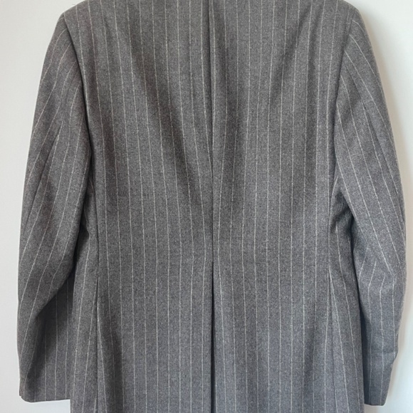 Men's Grey Pinstripe Blazer with Statement Lining - Picture 4 of 9